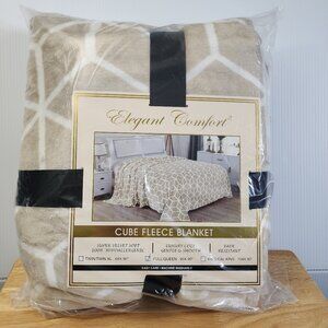 NWT Elegant Comfort Fleece Blanket